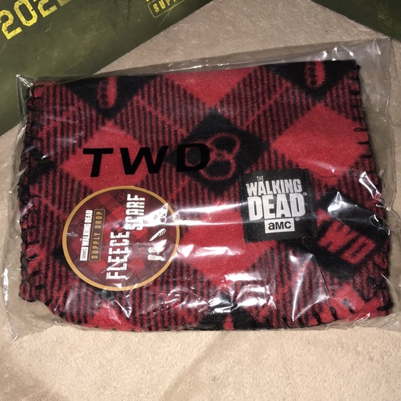 TWD Supply Drop Exclusive Holiday Scarf 🧣 New in packaging - Picture 3 of 4